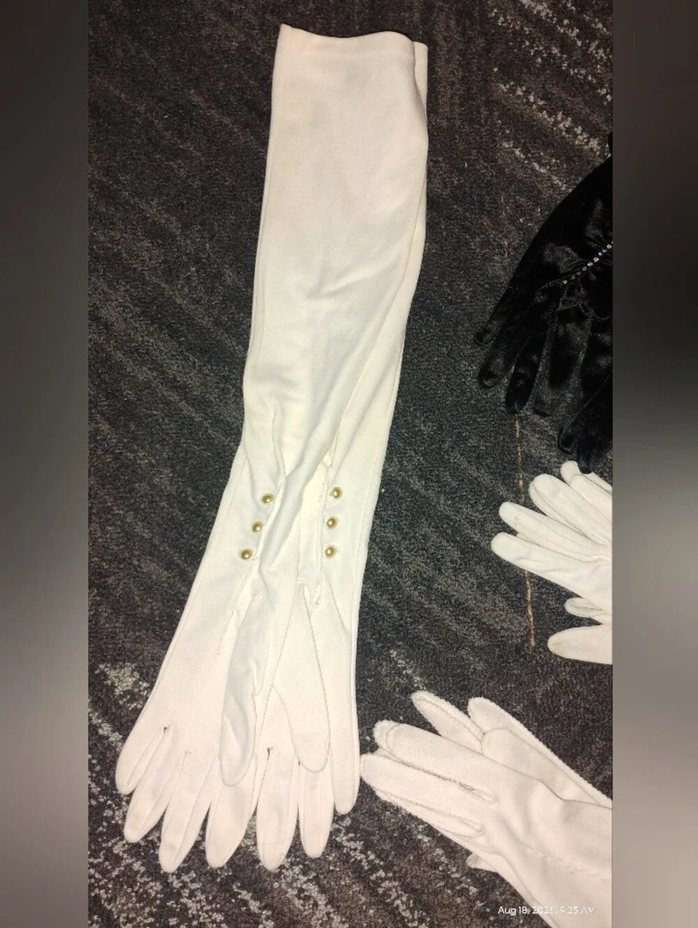 14 Pair Of Ladies Gloves.  Most Vintage
